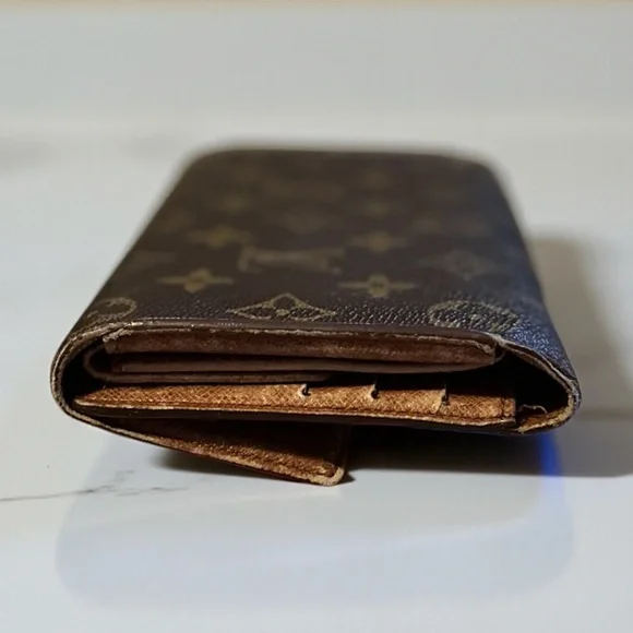 Louis Vuitton Brown Long Wallet – Pre-Loved, Needs Interior Care - Picture 4 of 15